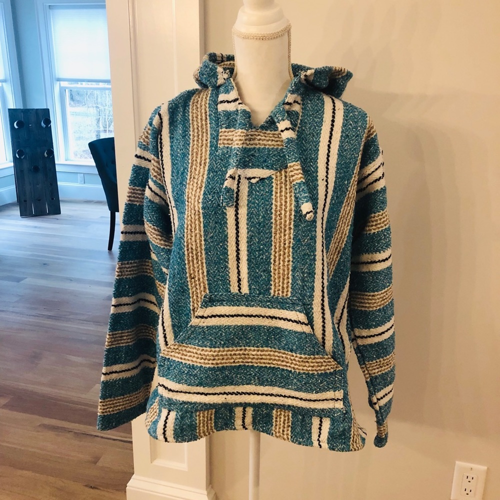 Baja with hood and front pocket